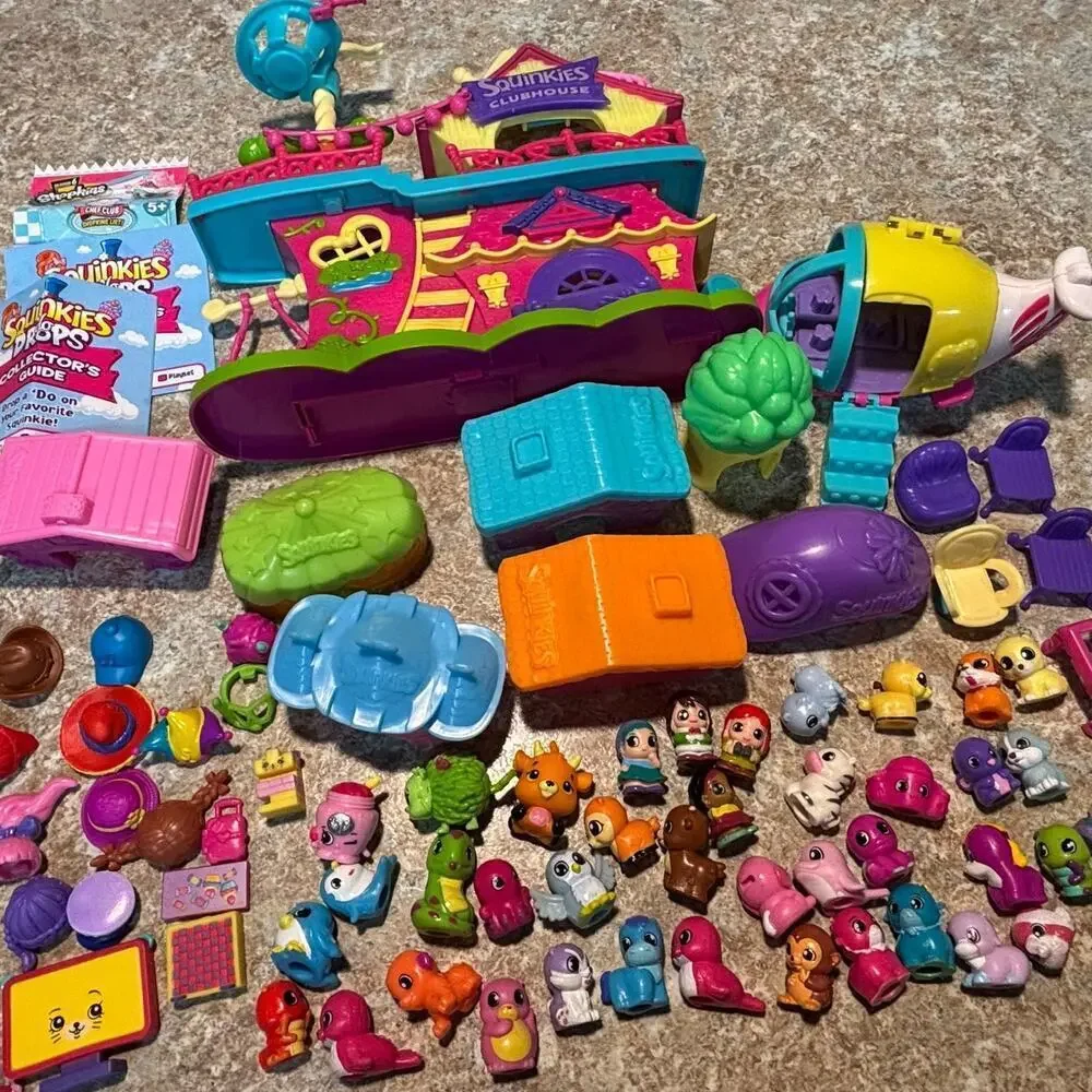 Squinkie Do Drops 80 Piece Lot Mini Figures Helicopter Club House Booklet Toys